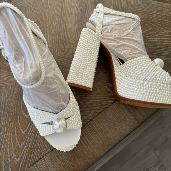 Gianni Bini Kemara Two Open Toe
Embellished Platform heels - Picture 2 of 10